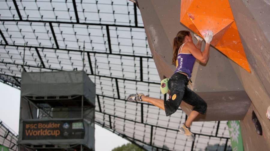 Boulderweltcup 2011 in München: Anna Stöhr gewinnt das Damenduell